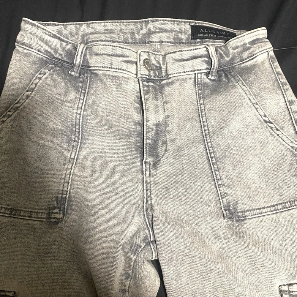 NWOT ALLSAINTS Duran Mid Rise Skinny Cargo Pants in Snow Grey - Size W28